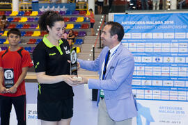 Entrega de trofeo. Ceremonia de clausura del Campeonato del Mundo Universitario de Balonmano. Ant...