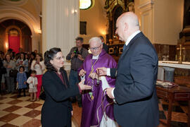 Entrega de medallas de la Cofradía de los Estudiantes. Misa de Lunes Santo. Iglesia de San Agustí...