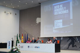 Mesa presidencial. Entrega de honores y distinciones de la Facultad de Marketing y Gestión. Campus de Teatinos. Junio de 2025