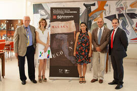 Foto de grupo. Entrega de Becas de la Cátedra Santander de Responsabilidad Social Corporativa. Fa...