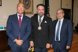 Entrega de Medalla de Honor a Carlos Álvarez. Celebración de San Lucas. Facultad de Medicina. Noviembre de 2019