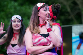 Representación de la obra "Superheroínas, S.L." de la compañía de teatro Caramala. Cursos de Verano de la Universidad de Málaga. Marbella. Julio de 2018