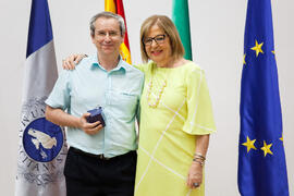 Retrato con la rectora en el homenaje a los jubilados y al personal que cumple 25 años de servici...