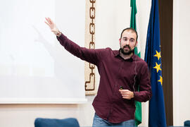 Aitor Sánchez en su conferencia "Dialogando para desmontar mitos sobre nutrición". Facu...