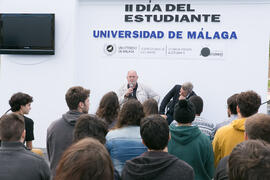 Peter Welter Soler y Juan Fernández imparten el taller: "Silent Please! Filming is coming". II Día del Estudiante. Campus de Teatinos. Octubre de 2018