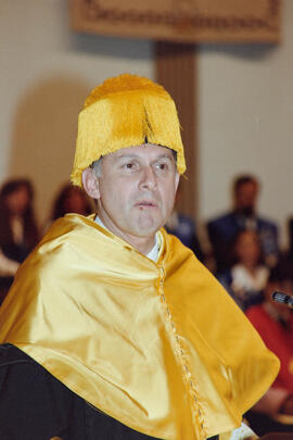 Investidura como Doctor "Honoris Causa" de D. Manuel Elkin Patarroyo por la Universidad de Málaga. Teatro Cervantes. Junio de 1996