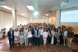 Foto de grupo. Presentación del Retrato de Honor de D. Eugenio José Luque Domínguez. Facultad de Ciencias Económicas y Empresariales. Junio de 2025