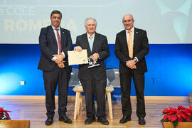 Entrega a Felipe Romera de la distinción "Oikonomos" de la Facultad de Ciencias Económicas y Empresariales de la Universidad de Málaga. Paraninfo. Diciembre de 2024