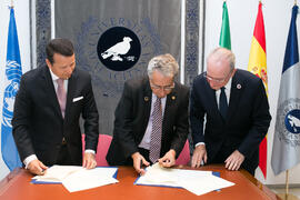 Firma de acuerdo. Presentación del Centro Internacional de Autoridades y Líderes en la Universidad de Málaga. Edificio del Rectorado. Julio de 2018