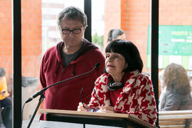 Tecla Lumbreras presenta la instalación "Biblioteca de Babel XIII", de José Ignacio Día...