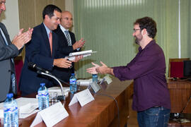 Entrega de diploma ganador V Reto Gestalentum. Facultad de Ciencias Económicas y Empresariales. O...