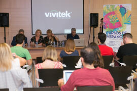 Mesa Redonda: “El cambio del modelo de consumo y de comunicación”. Curso "La televisión del ...