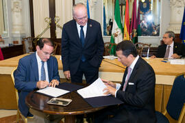 Firma de acuerdo. Presentación del Centro Internacional de Autoridades y Líderes. Ayuntamiento de...