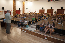 Intervención de Eugenio José Luque. Acto de bienvenida al alumnado de primer curso de Económicas....