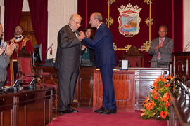 Entrega del título de Hijo Predilecto a Eugenio Chicano. Ayuntamiento de Málaga. Octubre de 2014