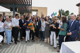 Entrega de flores a Coral Erades. Conmemoración del 30 Aniversario de la Oficina de Transferencia...