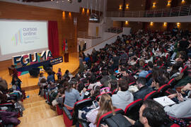 Momentos previos a la conferencia "Dialogando", con César Bona. Facultad de Derecho. En...