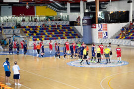Salida de los equipos a la pista. Partido clasificatorio entre Club Deportivo UMA Antequera y Universidad de Géneve de Suiza. IX Campeonato de Europa Universitario de Fútbol Sala. Antequera. Julio de 2013
