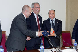 Eugenio José Luque, Carlos de las Heras y Antonio Vázquez en su nombramiento como Alumno de Honor de la Facultad de Económicas de la Universidad de Málaga. Facultad de Ciencias Económicas y Empresariales. Marzo de 2015