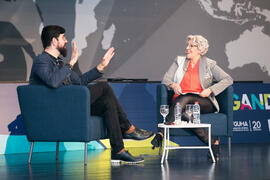 Ana Belén Castillo "Dialogando" con Manu Sánchez. Complejo de Estudios Sociales y Comer...