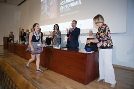 Entrega del tercer premio a Alicia Sevillano. Entrega de premios en el Paraninfo de la Universida...