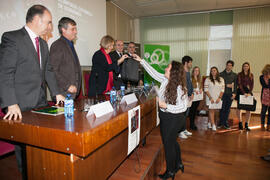 Entrega de premios a los alumnos ganadores de la VIII Olimpiada Local de Economía. Facultad de Ci...