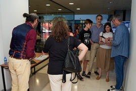 Momentos previos a la conferencia "Dialogando" con Clara Grima. Escuela de Ingenierías Industriales de la Universidad de Málaga. Mayo de 2024