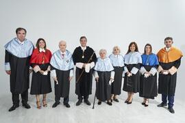 Retrato de grupo previo a la investidura como "Doctores Honoris Causa" de Antonio García Berrio y Pilar Palomo Vázquez por la Facultad de Filosofía y Letras de la Universidad de Málaga. Edificio del Rectorado. Junio de 2024