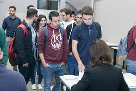 Acreditaciones previas a la conferencia "Dialogando", con Chema Alonso. Salón de actos de la E.T.S.I Informática y Telecomunicaciones. Abril de 2017