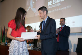 Entrega del séptimo premio a Elena de la Vega. Entrega de premios en el Paraninfo de la Universid...