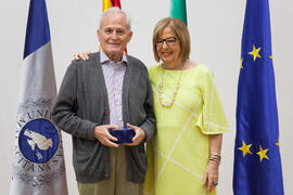 Retrato con la rectora en el homenaje a los jubilados y al personal que cumple 25 años de servicio en la UMA. Paraninfo. Mayo 2015