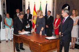 Toma de posesión de nuevos decanos, directores de centro y defensores de la Comunidad Universitar...