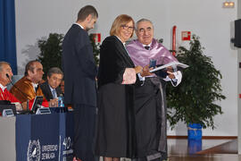 Entrega de la insignia al mérito en el trabajo. Acto Conmemorativo de los 40 años de la Universidad de Málaga. Escuela Técnica Superior de Ingeniería Informática. Diciembre de 2012