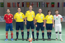 Capitanes y árbitros. Partido España contra Portugal. 14º Campeonato del Mundo Universitario de Fútbol Sala 2014 (FUTSAL). Antequera. Julio de 2014