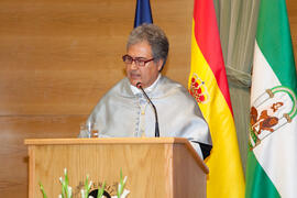 Juan Antonio García Galindo en la investidura como Doctores "Honoris Causa" de Michelle Mattelart y Armand Mattelart por la Facultad de Ciencias de la Comunicación de la Universidad de Málaga. Rectorado. Abril de 2014