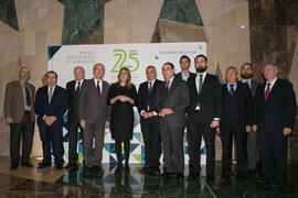 Foto de grupo. Momentos previos al acto del 25 Aniversario del Parque Tecnológico de Andalucía. P...