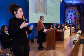 Intérprete de signos. Discurso de investidura de Bernardo Quintero como Doctor "Honoris Causa" por la Universidad de Málaga. Paraninfo. Marzo de 2025