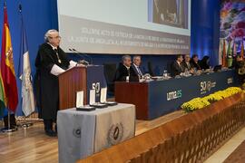 Discurso de José Ángel Narváez. Imposición de la Medalla de Oro de la Universidad de Málaga a Jun...