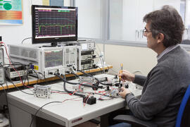 Laboratorio de Radiofrecuencia, Microondas y Milimétricas. Escuela Ténica Superior de Ingeniería ...