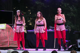 Representación de la obra "Superheroínas, S.L." de la compañía de teatro Caramala. Cursos de Verano de la Universidad de Málaga. Marbella. Julio de 2018