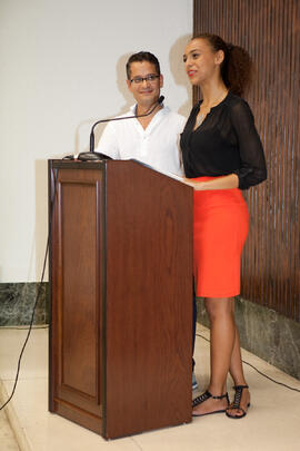 Intervención de los alumnos Valerio Ciruelo y Hazel Susan Harrison. Graduación en el CIE de la Universidad de Málaga. Centro Internacional de Español. Agosto de 2014