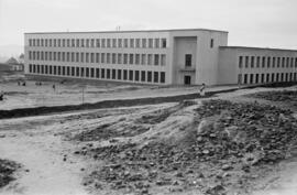 Construcción de la Escuela de Peritos Industriales en El Ejido. Diciembre de 1957. Málaga (España).
