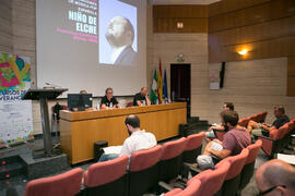 Santi Carrillo presenta la conferencia de Niño de Elche. Curso "Tres generaciones de la música Pop española". Cursos de Verano de la Universidad de Málaga. Málaga. Julio de 2018