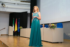 Actuación de la soprano Ascensión Padilla. Graduación y clausura del curso del Aula de Mayores de la Universidad de Málaga. Campus de Teatinos. Junio de 2018