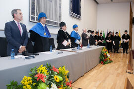 Mesa presidencial de la imposición de la Medalla de Oro de la Universidad de Málaga a Adelaida de...