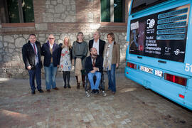 Presentación del cartel publicitario en autobús del 50º Aniversario de la Facultad de Económicas. Rectorado. Octubre de 2014