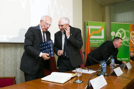 Eugenio Luque y Josep Borrell tras su conferencia "Europa, ¿entre la integración y la desintegración?". Facultad de Ciencias Económicas y Empresariales. Febrero de 2017