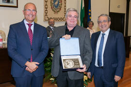 Entrega de galardón a José Antonio Heras Pérez. Celebración de San Lucas. Facultad de Medicina. Noviembre de 2019