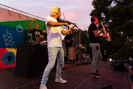 Actuación del grupo musical "Who Killed the DJ". Welcome to UMA. Bienvenida a los alumnos de intercambio internacional de la Universidad de Málaga. Jardín botánico. Octubre de 2019