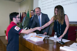 Entrega de mención especial. Facultad de Ciencias Económicas y Empresariales. Junio de 2018